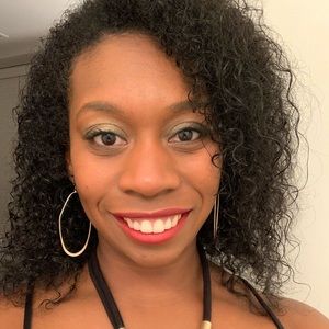 Meet your Posher, Nia